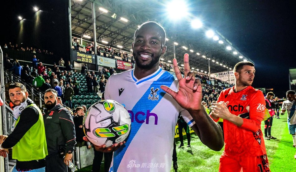 展现出了球 展现出了球