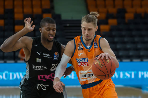 受训练和培 受训练和培